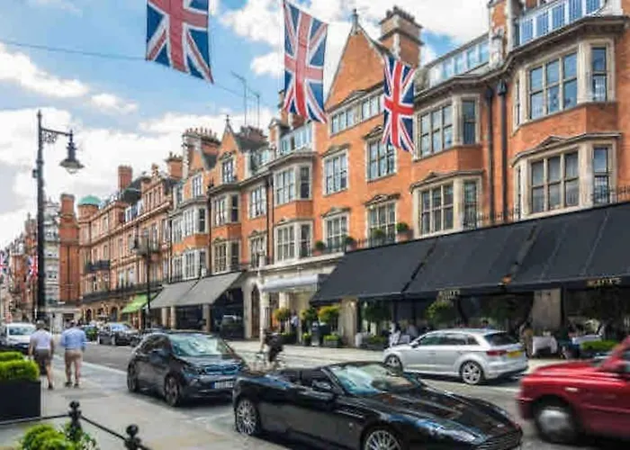 Luxstay Mayfair Apartment - With Ac